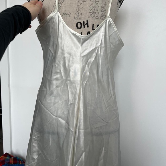 3/$35 ✨ Vintage satin slip dress - Picture 4 of 5